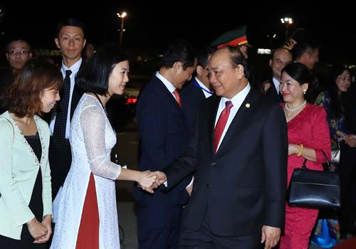 越南政府阮春福总理离开东京 启程回国 图自越通社