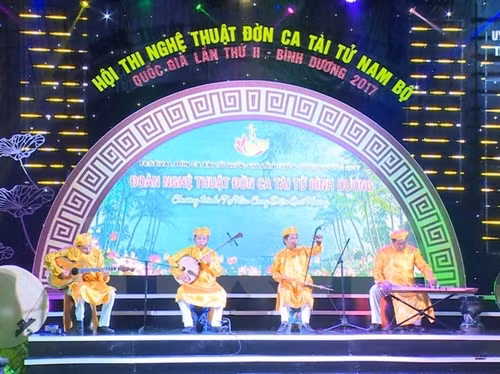 才子弹唱比赛参赛节目之一（图片来源：越通社）