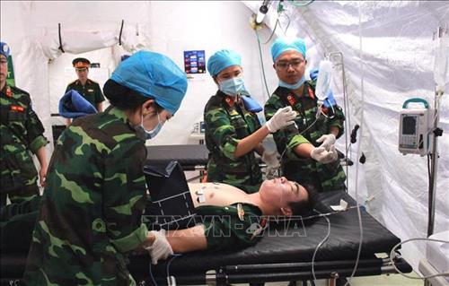 截至目前，越南一号二级野战医院共为100多名病人提供看治病服务。图自越通社