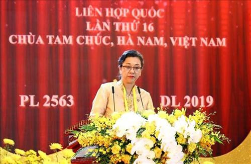 联合国副秘书长兼联合国亚太经济社会委员会执行秘书阿尔米达·萨尔西娅·阿里沙赫巴纳发表讲话。图自越通社
