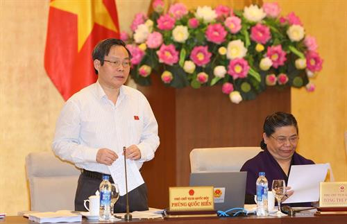 越南国会副主席冯国显发表讲话。 图自越通社
