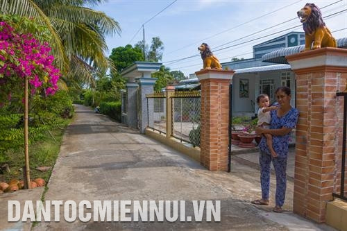 渭水县永忠乡第五村高棉族同胞宽敞和坚固的房屋越来越多。记者 维姜 摄 渭水县为多户高棉族同胞进行职业技能培训与创造就业相结合。记者 维姜 摄 渭水县关注发展高棉族同胞地区高校生产模式。记者 维姜 摄 渭水县永忠乡第五村高棉族同胞宽敞和坚固的房屋越来越多。记者 维姜 摄 渭水县为多户高棉族同胞进行职业技能培训与创造就业相结合。记者 维姜 摄 渭水县关注发展高棉族同胞地区高校生产模式。记者 维姜 摄