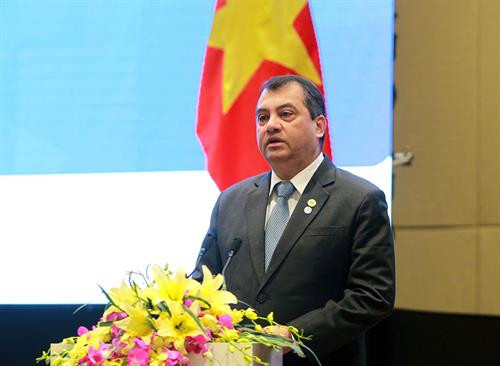 原各国议会联盟主席萨博·乔杜里在会上发表讲话。（图片来源：越通社）