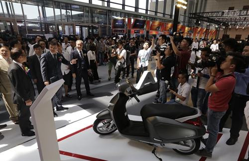 第16届越南交通工具与辅助产业国际展览会6月12日在河内国家会议中心开幕 。图自越通社 第16届越南交通工具与辅助产业国际展览会6月12日在河内国家会议中心开幕 。图自越通社