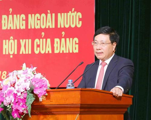 越共中央政治局委员、政府副总理、外交部党组干事会书记、外交部长、国外党务工作负责人范平明在会上发表讲话。越通社记者 芳花 摄