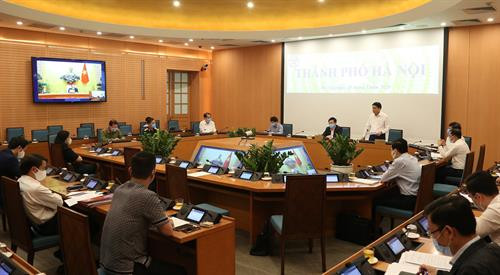 河内市人民委员会主席阮德种发表讲话。图自越通社