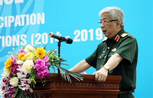 越南国防部副部长阮志咏上将7日在出席越南参与联合国维和行动5年（2014-2019年）总结会议上发表讲话。图自互联网