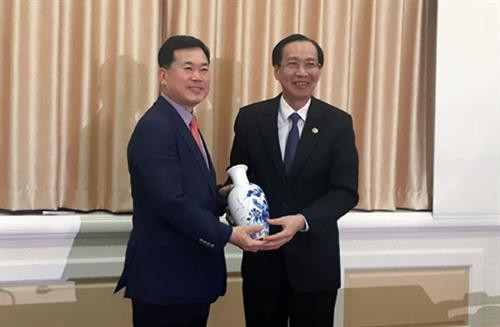 委员会常务副主席黎清廉会见韩国大邱广域市副市长金承秀。(图片来源于互联网) 委员会常务副主席黎清廉会见韩国大邱广域市副市长金承秀。(图片来源于互联网)