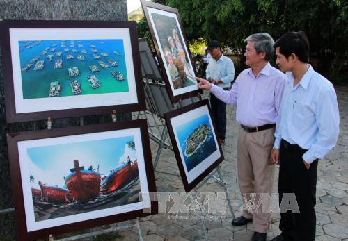 参观者。(图片来源:越通社) 参观者。(图片来源:越通社)