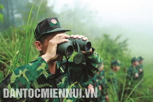 芝陵边防哨所干部和展示的主要任务为严格监管边境地区。记者 黄河 摄