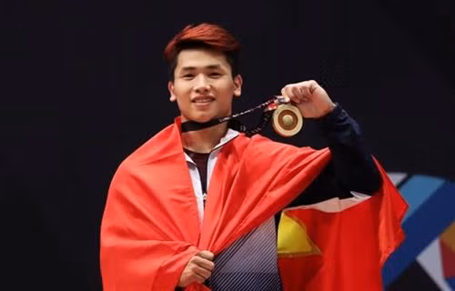 举重运动员郑文荣。（图片来源：越通社）