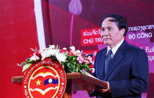 老挝工业和商务部副部长潘通·佩透玛发表讲话。图自越通社 老挝工业和商务部副部长潘通·佩透玛发表讲话。图自越通社