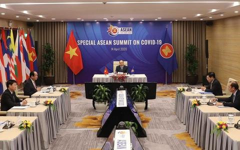 越南政府总理阮春福主持召开东盟抗击新冠肺炎疫情领导人特别会议。图自越通社