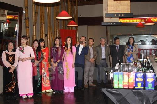 参加活动的各位代表。（图片来源：越通社）