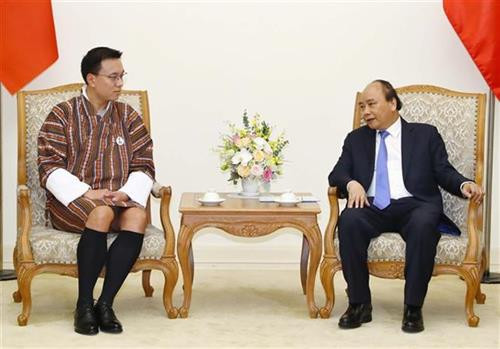 越南政府总理阮春福会见不丹国家委员会主席塔希·多吉。图自越通社 越南政府总理阮春福会见不丹国家委员会主席塔希·多吉。图自越通社