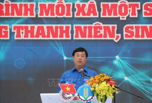 胡志明共青团中央书记处第一书记黎国峰在仪式上发表讲话。图自越通社