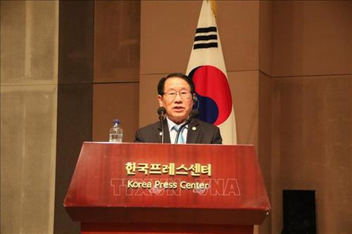 韩国健康管理协会会长金成雄。图自越通社