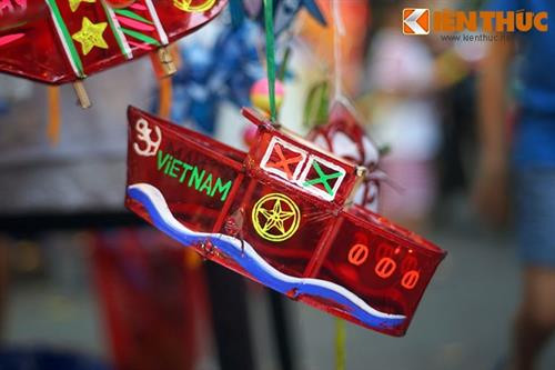 传统灯笼唤起越南人童年记忆。(图片来源:越通社) 传统灯笼唤起越南人童年记忆。(图片来源:越通社)