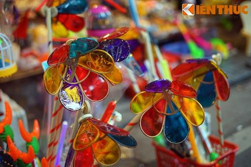 传统灯笼唤起越南人童年记忆。(图片来源:越通社) 传统灯笼唤起越南人童年记忆。(图片来源:越通社)