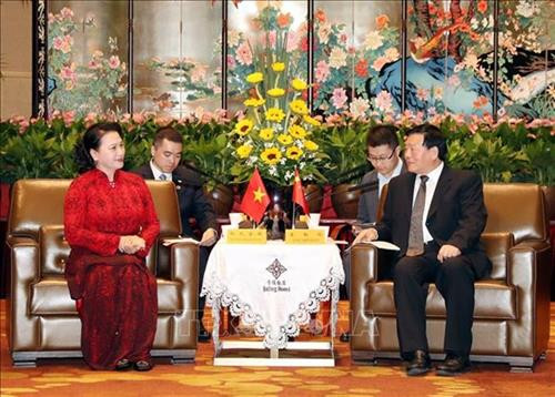 越南国会主席阮氏金银会见中国江苏省省委书记。图自越通社