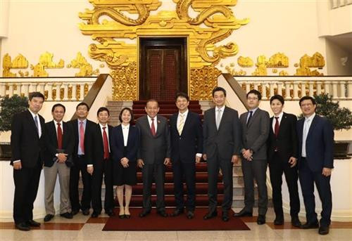 双方代表合影。图自月同时让 双方代表合影。图自月同时让