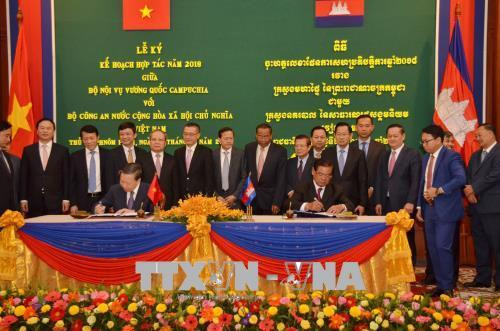 双方签署合作计划。（图片来源：越通社）