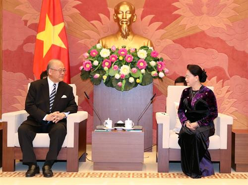 国会主席阮氏金银会见日越友好议员联盟特别顾问武部勤。（图片来源：越通社）