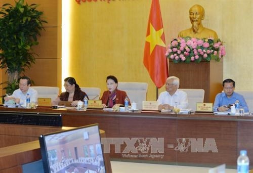 国会常委会第10次会议就国会第三次会议准备工作深入交换意见。（图片来源：越通社）