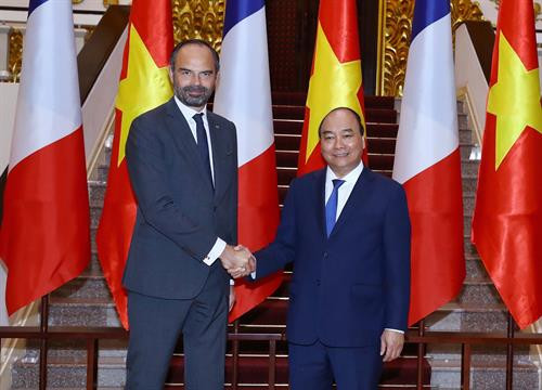 越南政府总理阮春福与法国总理爱德华·菲利普。（图片来源：越通社）