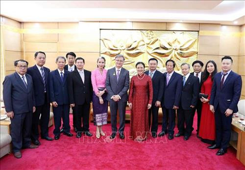 双方代表合影。图自越通社