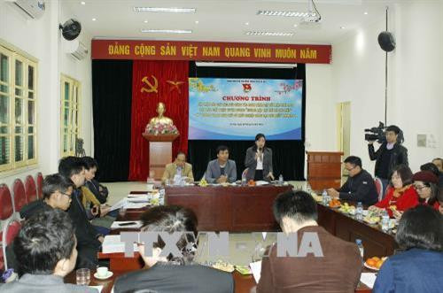 关于2017年首都模范青年和模范创新创业企业表彰会的新闻公布会现场。（图片来源：越通社）