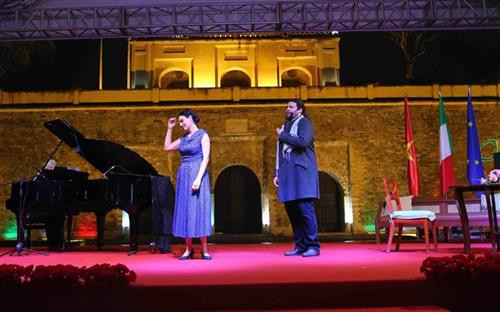 2018年“意大利广场”文化展的演出节目。图自越通社 2018年“意大利广场”文化展的演出节目。图自越通社