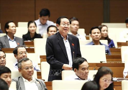 内务部长黎永新进行答复咨询。图自越通社 内务部长黎永新进行答复咨询。图自越通社