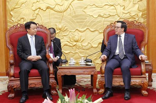 越共中央对外部部长黄平君(右)和中国团中央书记处书记傅振邦(左) 图自越通社 越共中央对外部部长黄平君(右)和中国团中央书记处书记傅振邦(左) 图自越通社