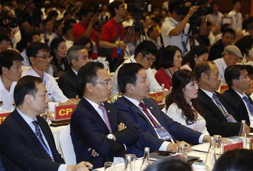 各代表参加会议。图自越通社