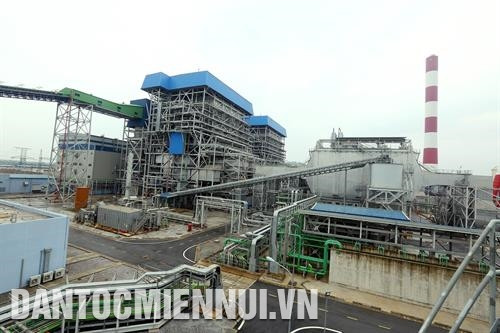 截至2017年为止，全国沿海经济区17个，占地面积84.5万公顷，引进投资资金达786亿美元。沿海经济区已为经济增长、出口、国家预算收入和解决就业问题做出积极贡献。记者 名蓝 摄 10多年来，石油行业已努力开展新油田和天然气田勘探和开发工作，推进大规模石油和天然气加工综合体投资力度。记者 世阅 摄 海洋经济领域已取得巨大进展，2007-2010年阶段海洋运输、港口服务和造船等的总产值不断增加，年均达22%，2011-2015年阶段年均达13%。 记者 原理