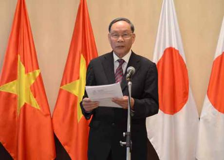 橙毒剂受害者协会主席阮文赢上将在仪式上发表讲话。（图片来源：越通社）