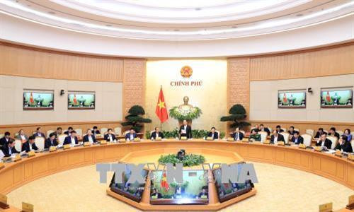 政府总理阮春福主持政府2月份例行会议。越通社记者 统一 摄 政府总理阮春福主持政府2月份例行会议。越通社记者 统一 摄
