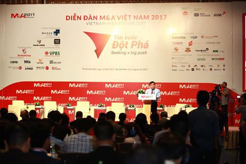 越南计划与投资部部长阮志勇在论坛上发表讲话。（图片来源：因特网）