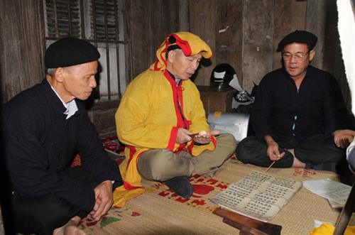 庆生会上的祖先祭祀习俗。 图自越南之声