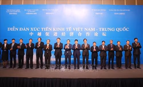 双方代表合影。图自越通社