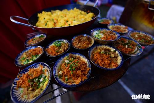 第12届各国美食节展位。（图片来源：tuoitre.vn）
