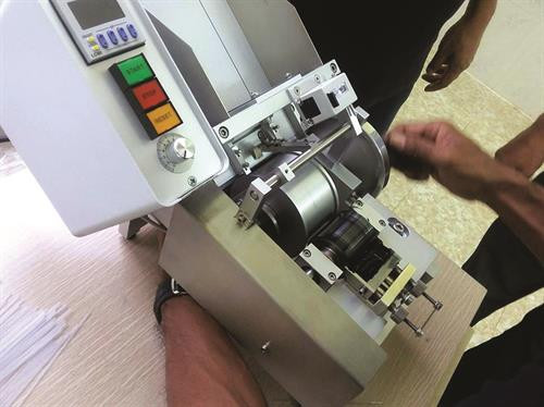 便捷好用的小型秸秆打印机。 河内家畜种苗股份公司公牛数量约10-15只。每年可产出20万剂，在提供精液确保肉牛养殖发展方面完全能自主。