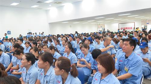 参加对话会的工人们。图自越通社 参加对话会的工人们。图自越通社