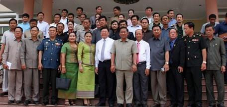 各位代表合影留念。(图片来源:越通社) 各位代表合影留念。(图片来源:越通社)