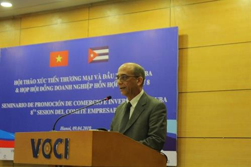 古巴商会秘书长Omar de Jusús Fernández Jiménez发表讲话 图自互联网