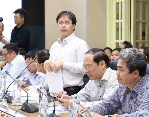 越南国家水文气象预报中心主任梅文谦在会上发言。图自越通社