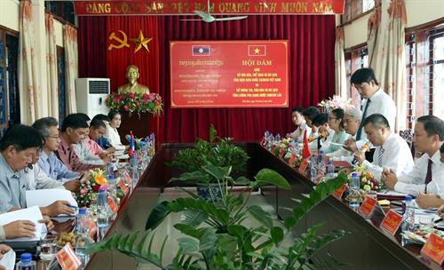 奠边省文化体育与旅游厅同老挝琅勃拉邦省新闻文化旅游厅就加强文化旅游合作开发举行会谈。图自越通社