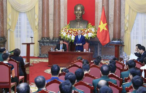 陈大光主席发表讲话。（图片来源：越通社）