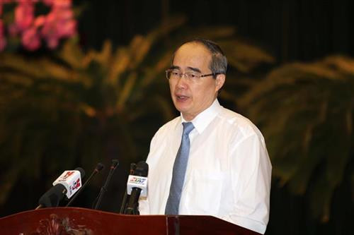 越共中央政治局委员、胡志明市委书记阮善仁在会上发表讲话。图自越通社